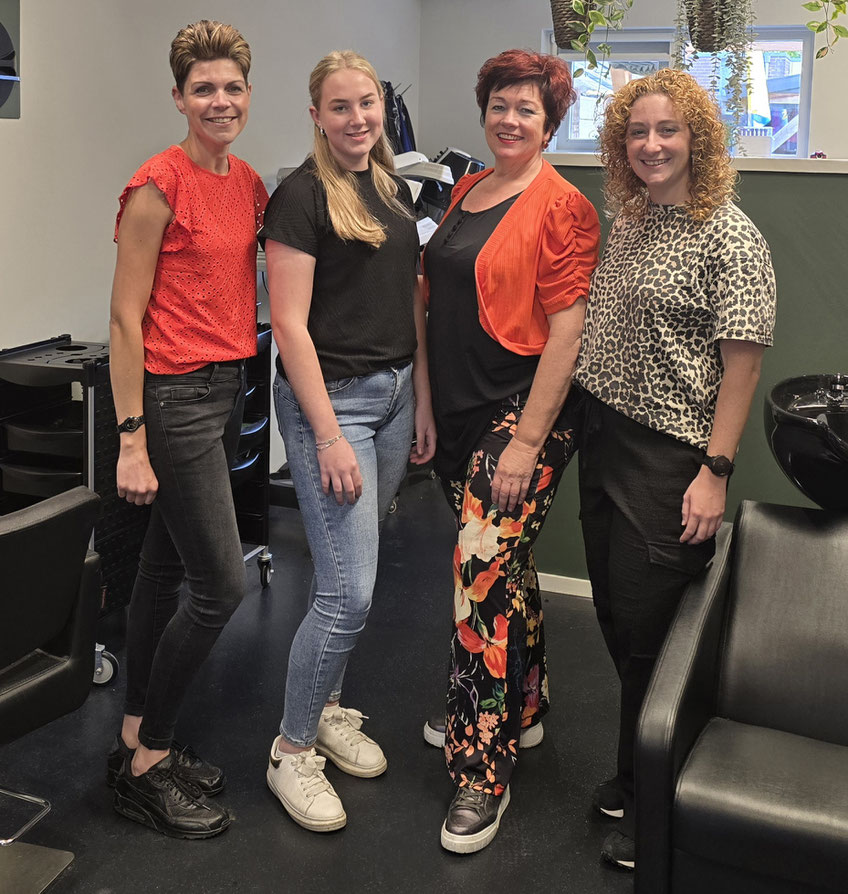 Ons Professionele en gezellige team met Erna, Leonie, Elina en Daphne