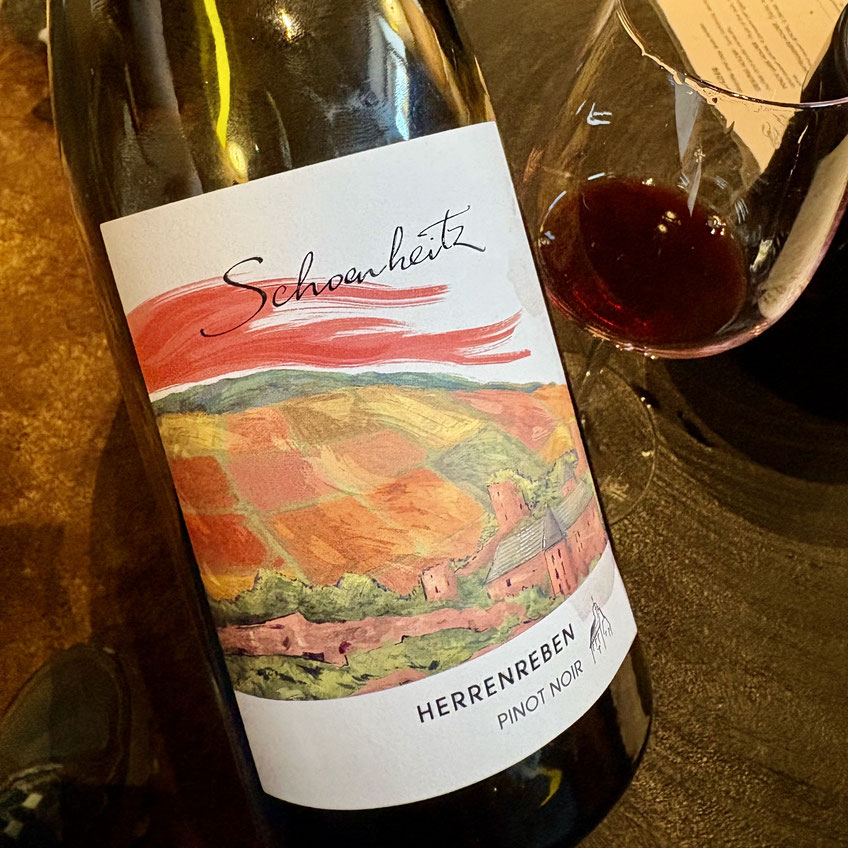 Les Herrenreben grand terroir de Wihr-au-Val qui repose sur des granites décomposés de Kaysersberg, caillouteux et sablonneux, et riches en fer offre des Pinot Noir charpentés, concentrés et riches en arômes à découvrir au Domaine Schoenheitz