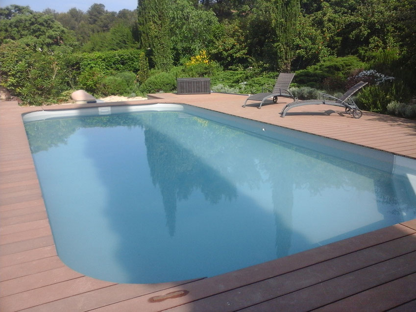 terrasse piscine en lame composite