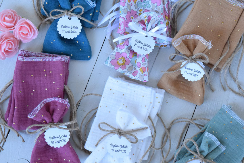 Pochons dragées personnalisés étiquettes au choix imprimé - sachet double gaze pois doré communion baptême