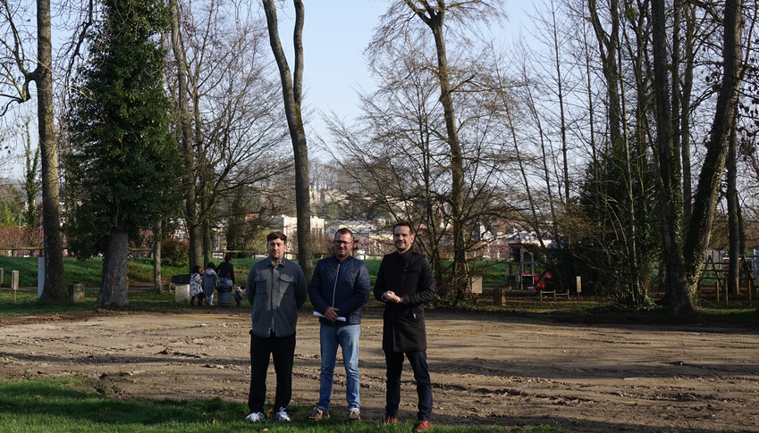 De gauche à droite : Thomas Lamy directeur des Sports, Frédéric Buchard directeur des Services techniques et Sébastien Eugène maire de Château-Thierry.