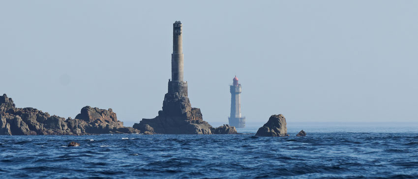 Les gardiens de phare eux-mêmes ont classé les phares en 3 catégories par analogie à la représentation religieuse, et en référence à la difficulté des conditions de vie à bord de ces phares : les phares "enfer" sont au nombre de 6 en mer d'Iroise, il s'ag