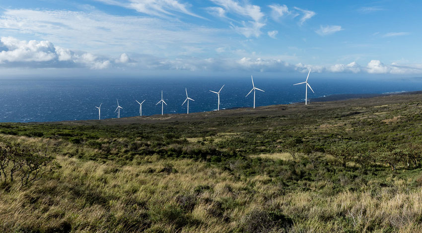 Windräder auf der Südseite von Maui, Hawai'i, USA