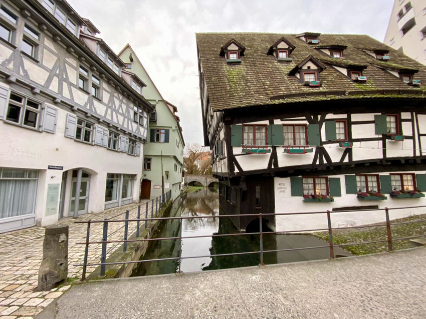 In Schieflage seit dem 17. Jahrhundert. Das schiefe Haus, Schwörhausgasse Ulm. 