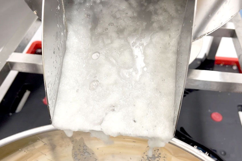 食べる玉ねぎドレッシングの製造工程