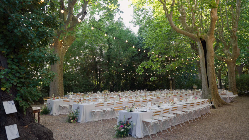 Outdoor wedding dinner at Château de Villele in France