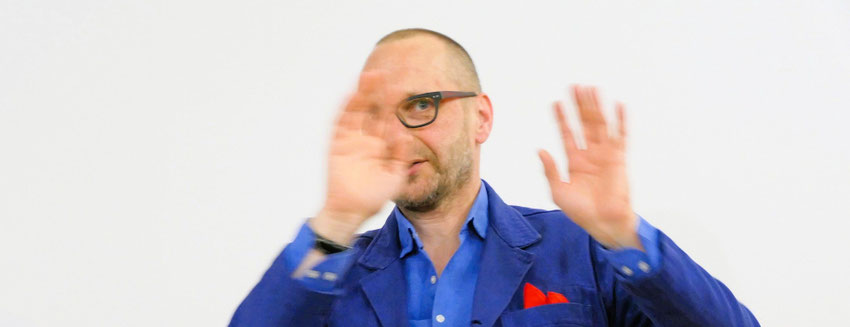 Autor Nils Dorenbeck bei einer Lesung aus "Die widerspenstige Hand" (Photo: Lehmanski)