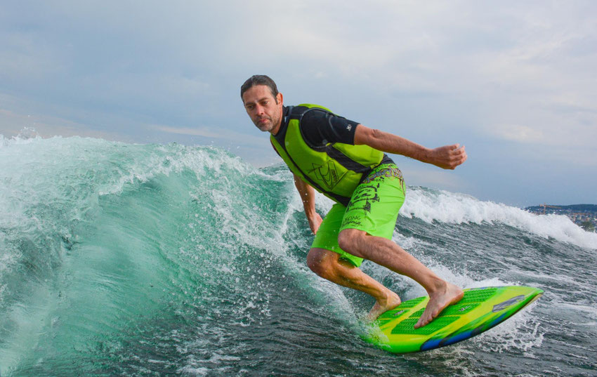 Offer wakeboarding, wakeskating, wakesurfing, waterski Zurich, lake Zurich