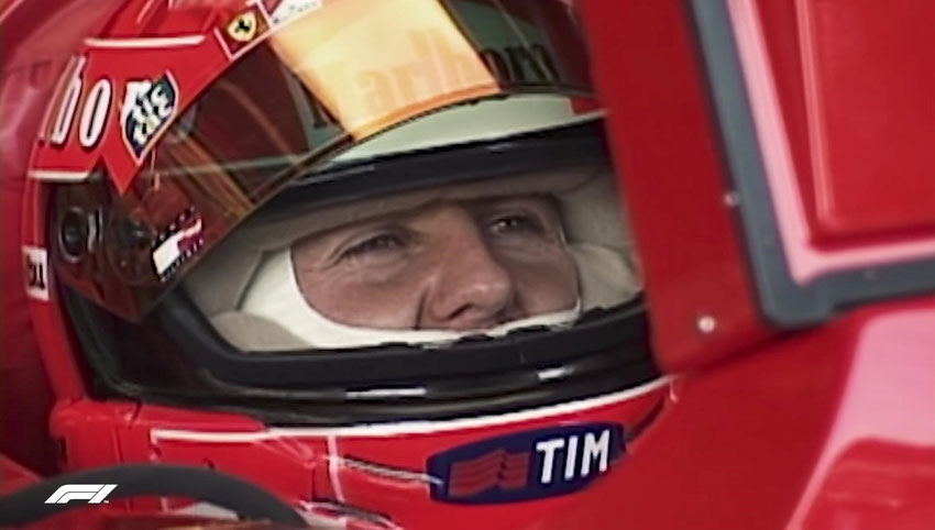 Schumacher mentre osservava il rivale migliorare il suo tempo in qualifica 