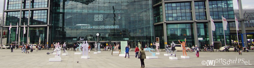 Die Freiluft-Ausstellung "Jüdische Stars im deutschen Sport" am Hauptbahnhof anlässlich der 14. European Maccabi Games