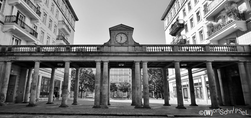 manchmal lebt die Karl-Marx-Allee auch nach ihrer eigenen Zeit