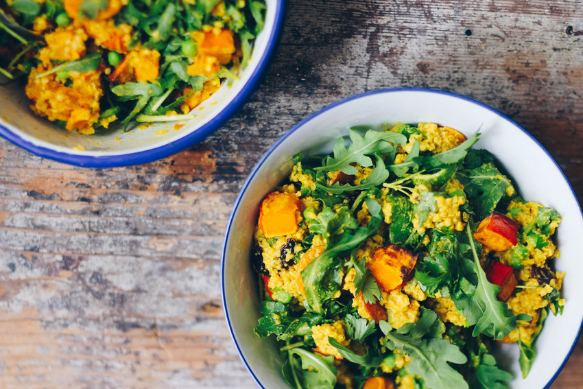 Gerösteter Kürbis Hirse Salat + Golden Tahini Dressing
