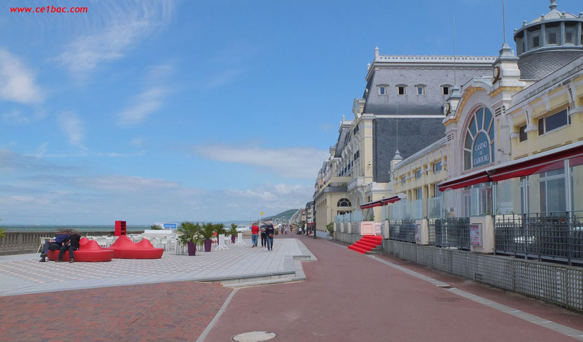 L'esplanade de la plage Cabourg