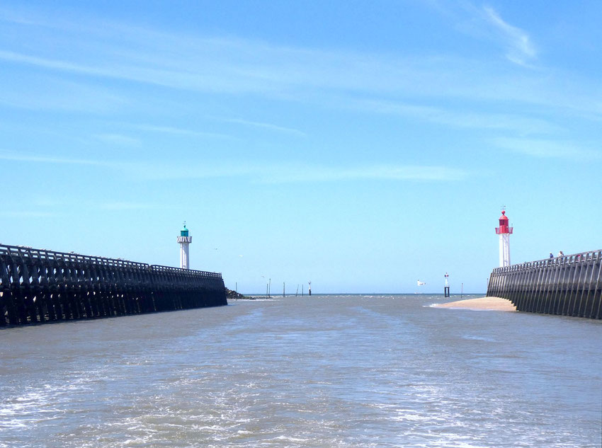 Côté phare rouge, Trouville, côté phare vert, Deauville