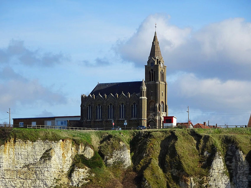 La chapelle des marins sur la falaise à Neuville