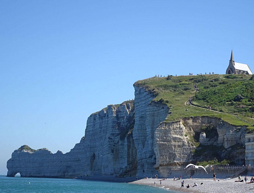 Plage d'Etretat et la chapelle