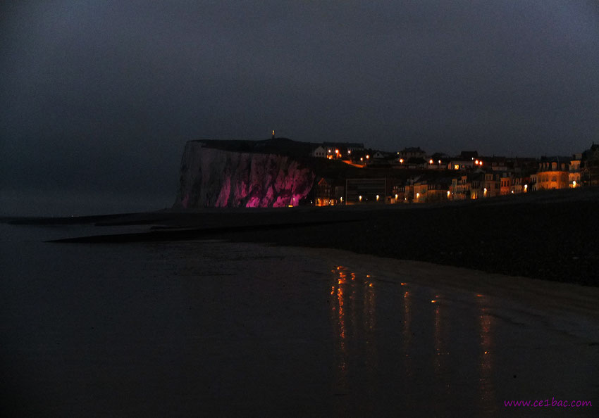 La falaise de Mers change de couleur plusieurs fois par minute