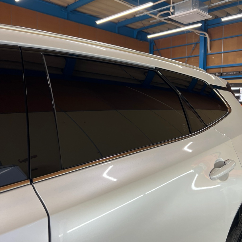 トヨタ　クラウンエステート　カーフィルム施工　WINCOS Premium HCD-03G　リアドア