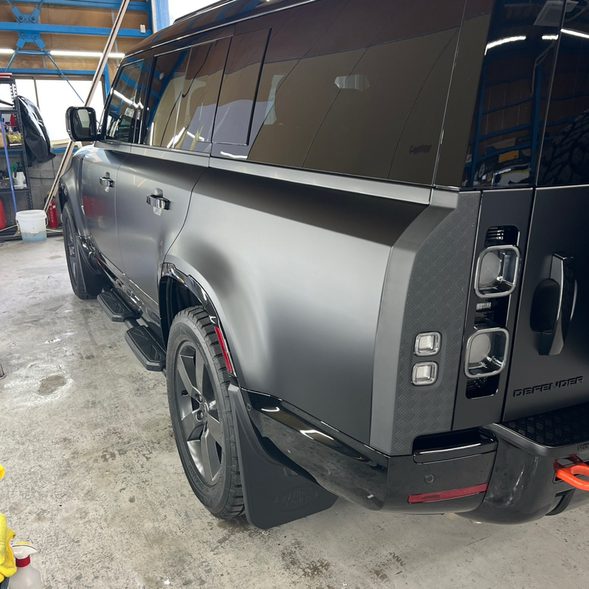 LAND ROVER DEFENDER 130　プロテクションフィルム施工　新潟　マットプロテクションフィルム　施工例　サイドビュー