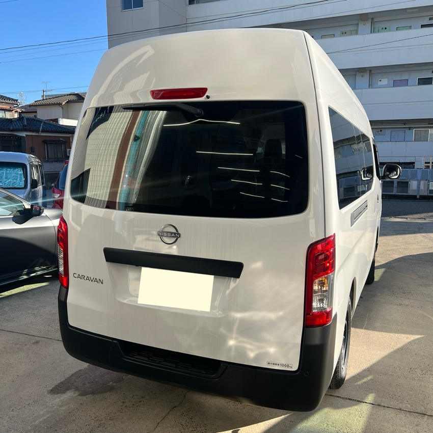ニッサン　キャラバン　カーフィルム施工　遮熱フィルム　ブラックパール　リアガラス