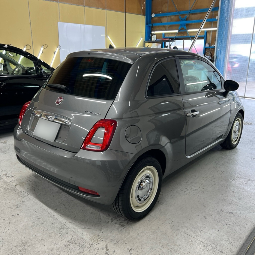 FIAT 500の後席ガラスにWINCOS Premium HCD-10Gを施工した様子②
