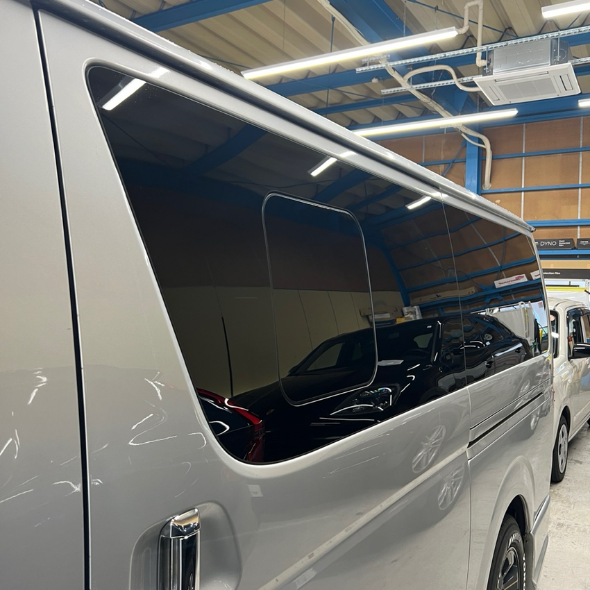 トヨタ　ハイエース　カーフィルム施工　WINCOS Premium HCD-03G　リアサイド②