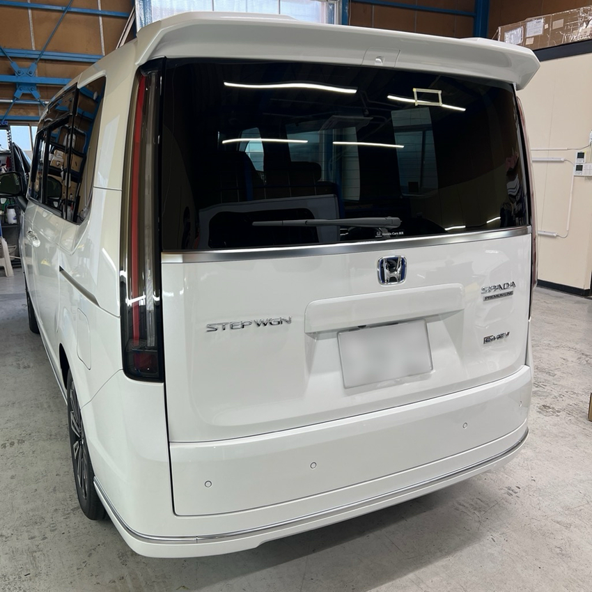 ホンダ　ステップワゴンRP8　カーフィルム施工　WINCOS Premium　HCD-10G　リアガラス施工前