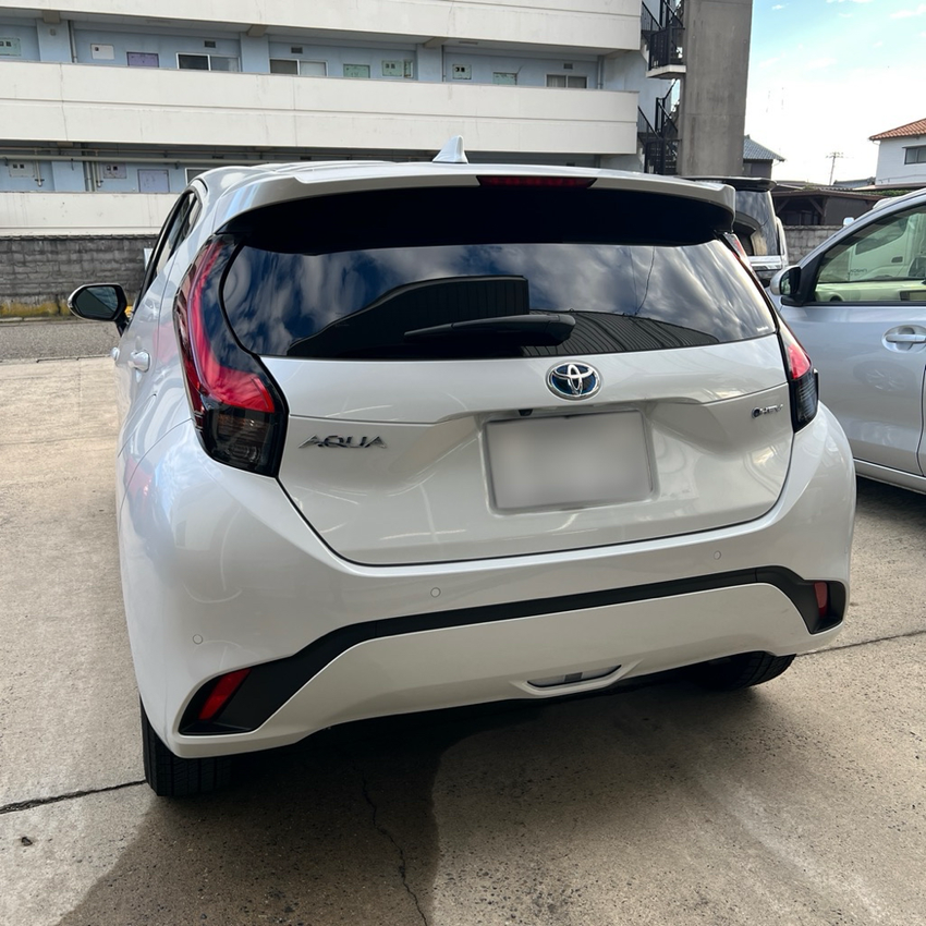 トヨタ・アクア　カーフィルム施工　遮熱スモークフィルム　リアガラス　新潟