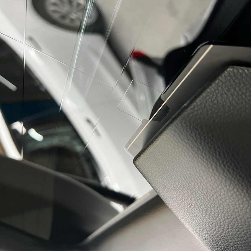 トヨタ　ハリアー　80系　カーフィルム施工　WINCOS Premium series　HCD-03G　デジタルインナーミラー撮影部くり抜き