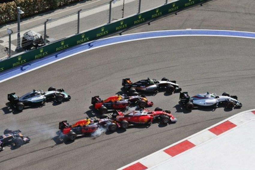 L’incidente al primo giro nel 2016 con Kvyat che colpisce Vettel