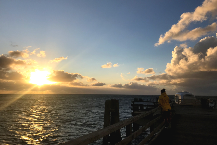 Sonnenaufgang auf der Seebrücke in Großenbrode an der Ostsee