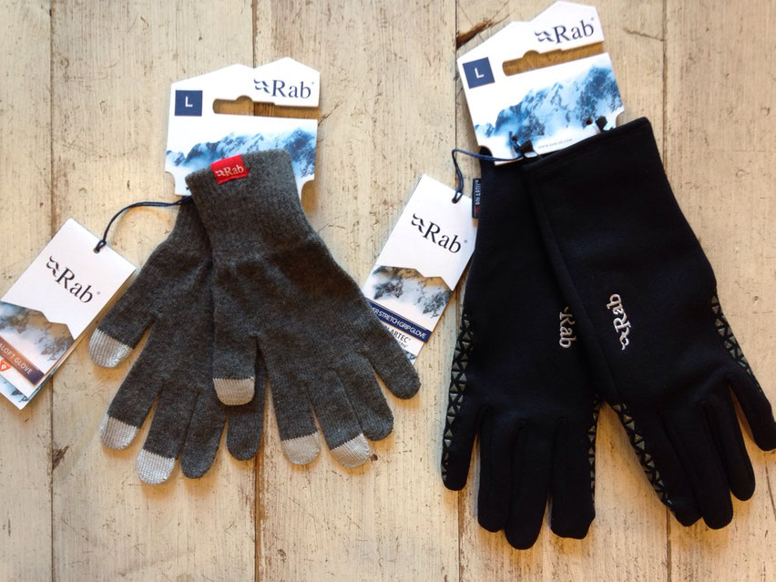 Rab（ラブ）PRIMALOFT GLOVE（左）￥3,780（税込）　POWER STRETCH PRO GRIP GLOVE（右）￥5,940（税込）