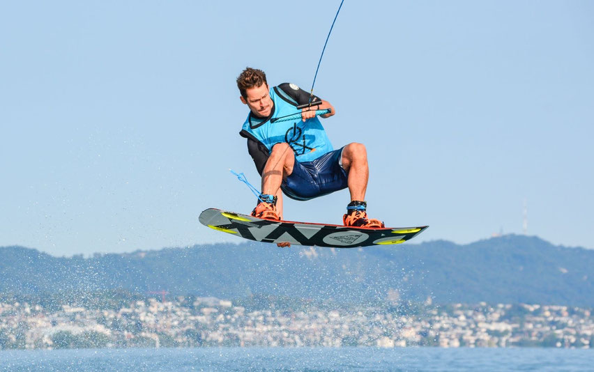 Offer wakeboarding, wakeskating, wakesurfing, waterski Zurich, lake Zurich