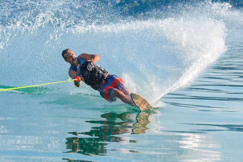 Offer wakeboarding, wakeskating, wakesurfing, waterski Zurich, lake Zurich