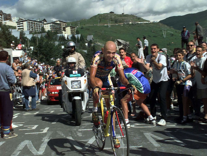 Legendär: Pantanis „Tanz“ hoch nach Alpe d'Huez 1997 (Foto: Hein Ciere, Wikimedia, CC BY 3.0)