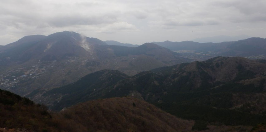 明神ケ岳より箱根大涌谷、外輪山