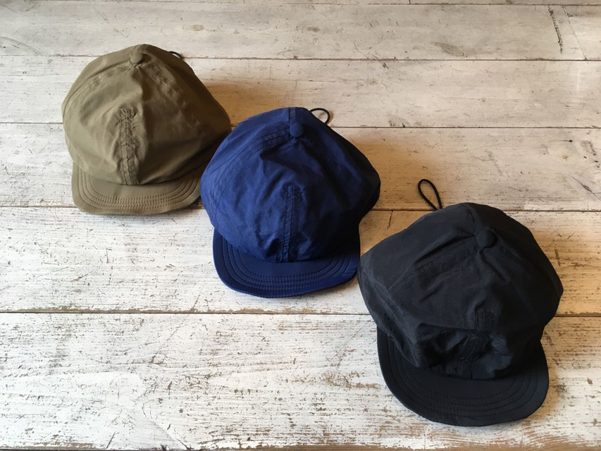 左から COYOTE、NAVY、BLACKの3カラー展開