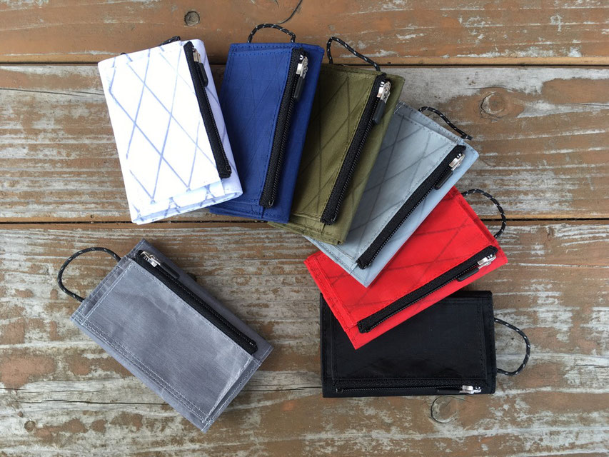 MINIMALIGHT(ミニマライト) PLAY WALLET(X-PAC) 各¥4,320(税込)