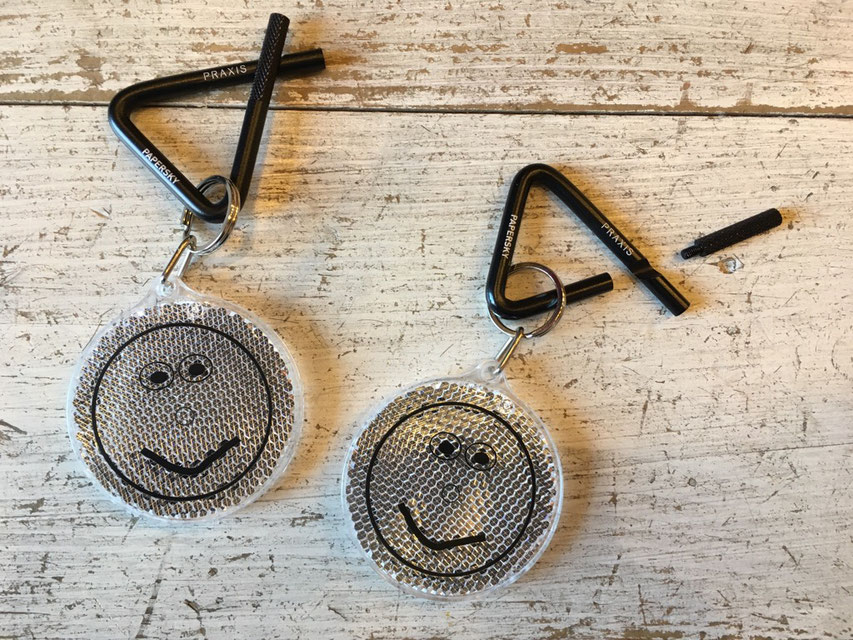PAPERSKY(ペーパースカイ) リフレクター / Reflector + Tipi-Carabiner 各¥2,030(税込)
