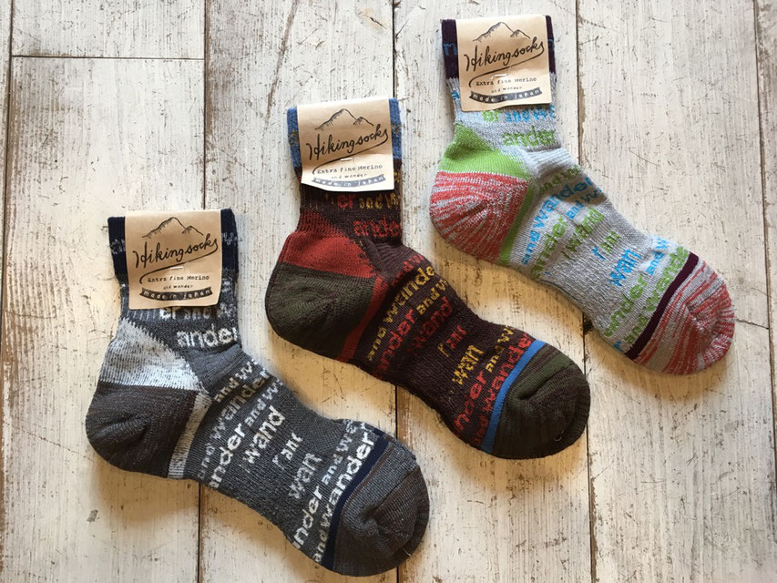 and wander(アンドワンダー) socks 各¥3,240(税込)