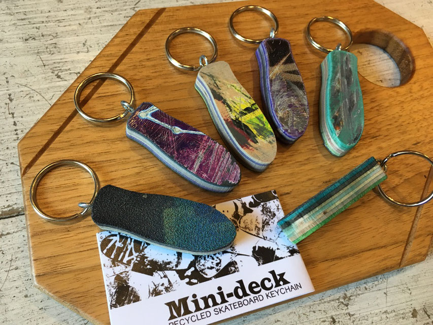 DECKSTOOL（デッキスツール） Little Skateboad Keychain　各￥918（税込）