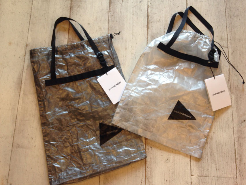 and wander（アンドワンダー）cuben fiber stuffsack　各￥12,000（＋TAX）