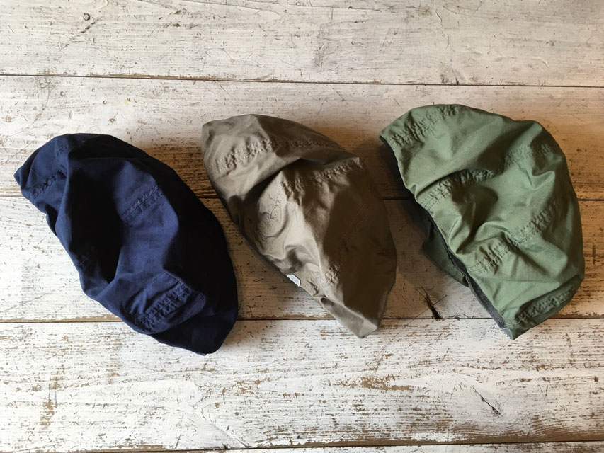 （左）よりNAVY、BEIGE、OLIVEの3カラー展開