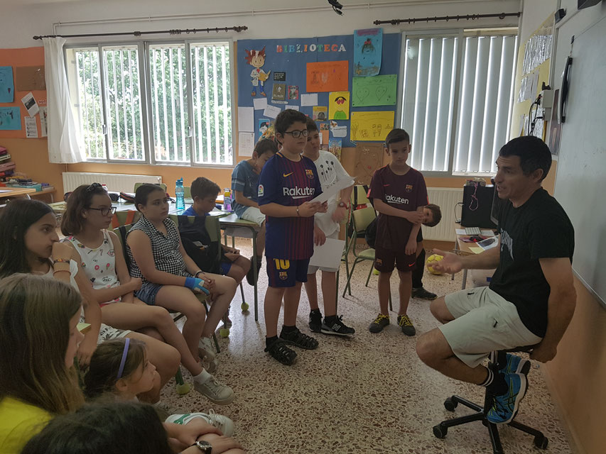 Moment de l'entrevista de la classe de 5è a l'Andreu Bartolomé ( 12-06-2018)