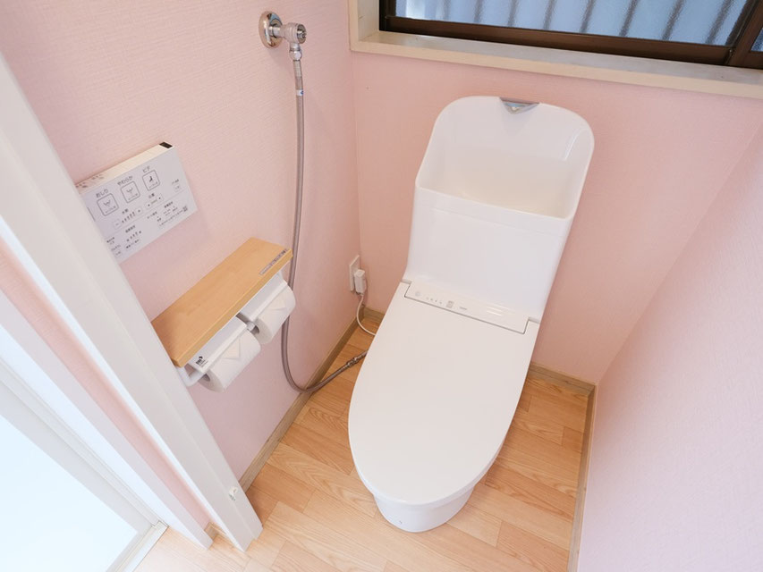 香取「薬医門の宿」のウオッシュレットトイレはバスルーム横と東側の2か所です