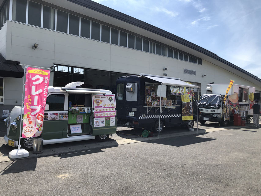 写真：キッチンカー（J-cafeさん、伊達の屋台さん、FOOD TRUCK TOOLさん）