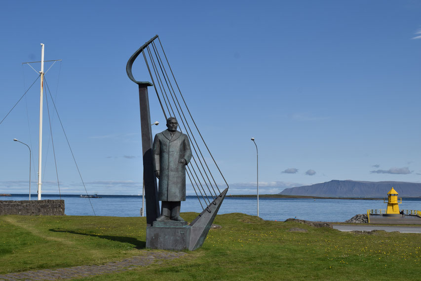 Poet Einar Benediktsson by Ásmundur Sveinsson.