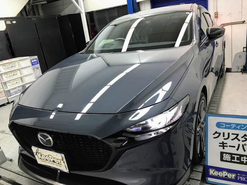 新車のMAZDA3にクリスタルキーパーを施工しました。