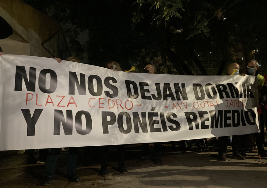 Vecinos manifestándose contra el ruido