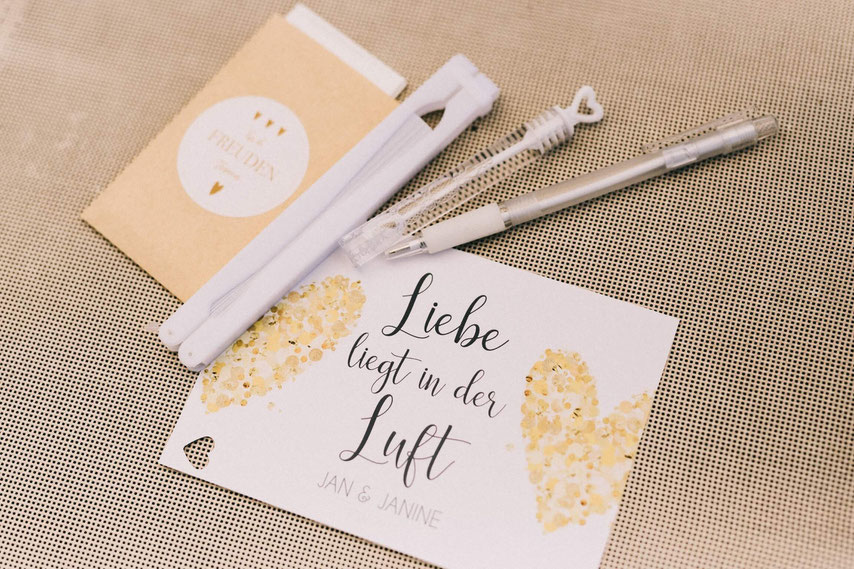 Die Freie Trauung in Willich. Das Golden Couple: Findet Ideen, Tipps und Inspirationen für eure Hochzeit, heiraten in Willich, NRW, Hochzeitsreportage, gefunden auf philosophyl